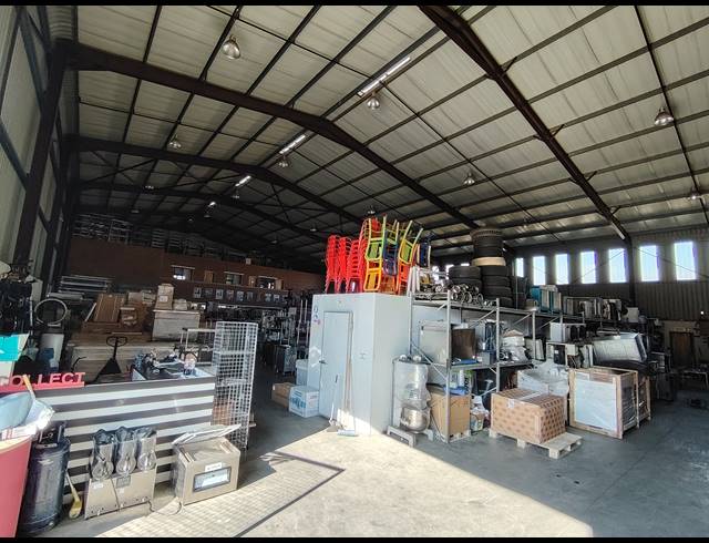1,111M² WAREHOUSE TO LET IN AIRPORT PARK